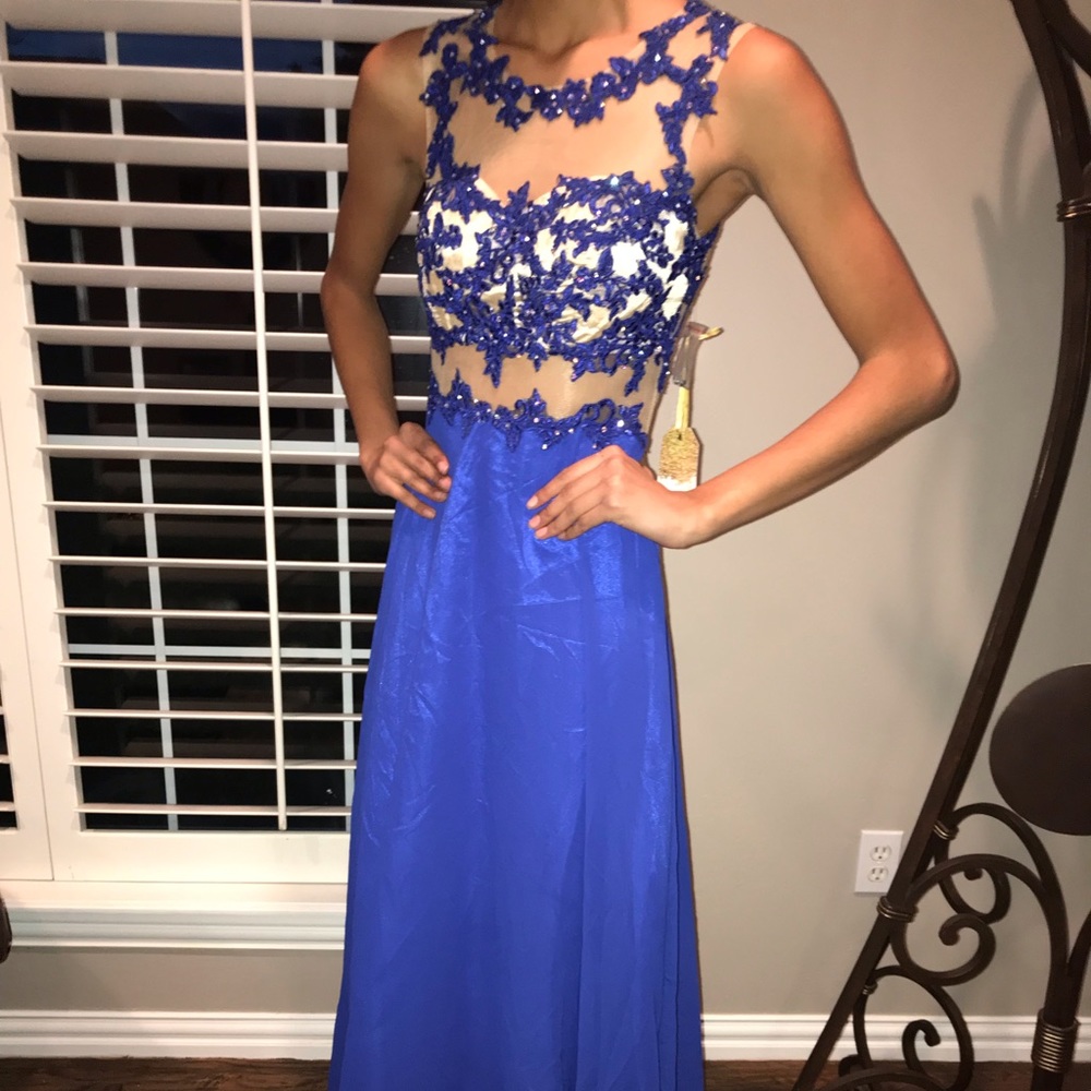 BRAND NWT BLUE GOWN
